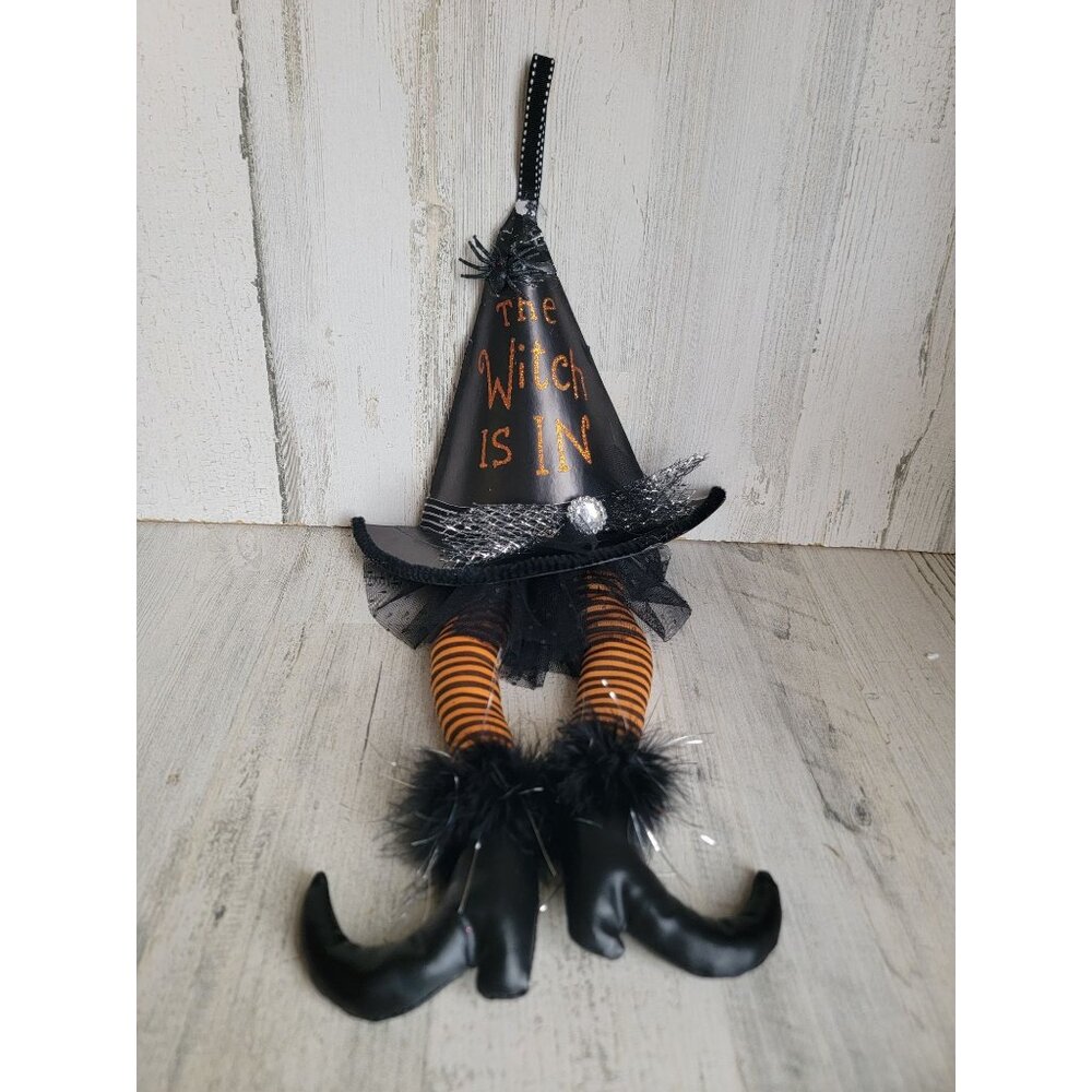 Witch is in hat sitting table Edge Decor Halloween‎